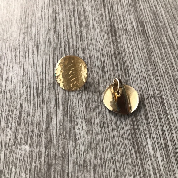 Hammered gold tone clip on earrings - Picture 3 of 3